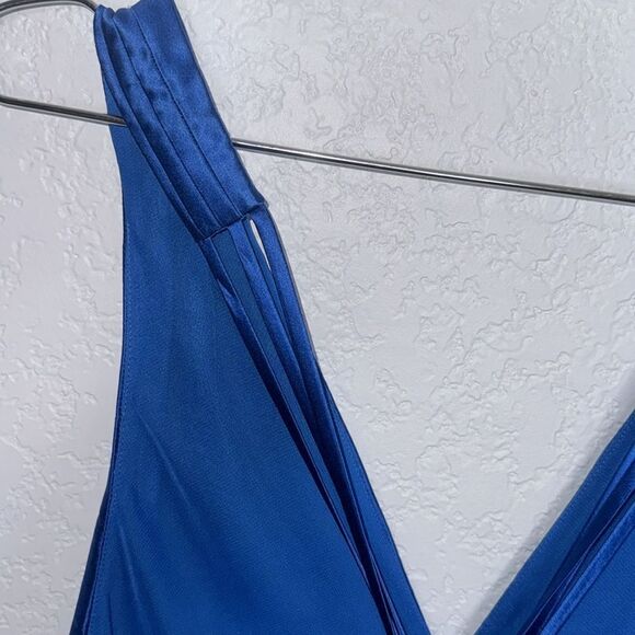 NWT Veronica Beard Stewart Top in Azure Blue
Size 10 Silk Revolve - Picture 8 of 15